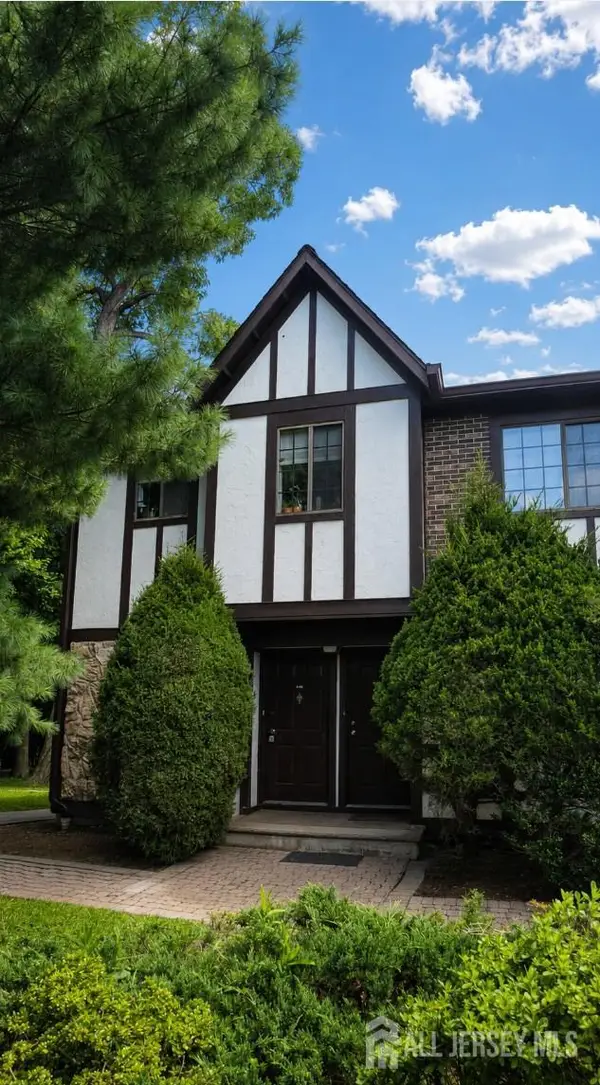 -201 Mark Twain Way, Mahwah, NJ 07430