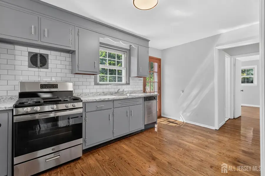 -2 Oakwood Place, North Brunswick, NJ 08902 - #3