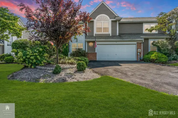 -8 Pine Valley Lane, Monroe, NJ 08831