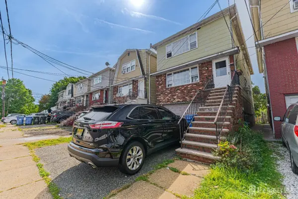 -13-15 Dino Drive, Keasbey, NJ 08832