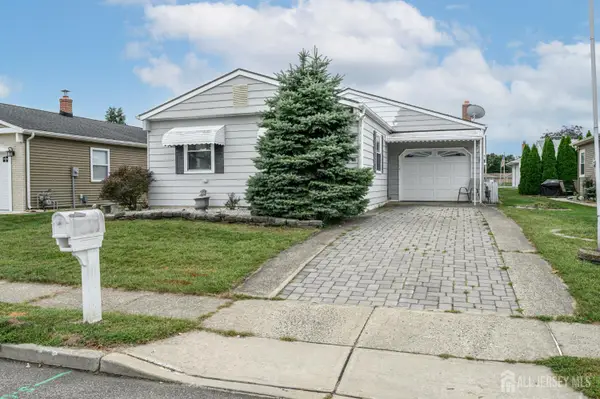 -8 Lumsden Court, Toms River, NJ 08757