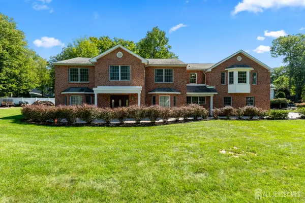-19 Bradford Road, Edison, NJ 08820