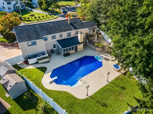 -35 Richard Terrace, Middletown, NJ 07748