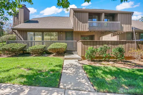 -102 Kingsberry Drive, Franklin Twsp, NJ 08873