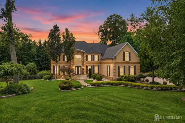 -2 Lexington Court, Monroe, NJ 08831
