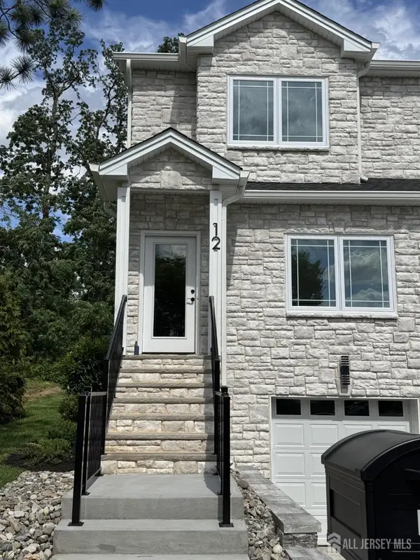 -12 Moyse Place, Edison, NJ 08820