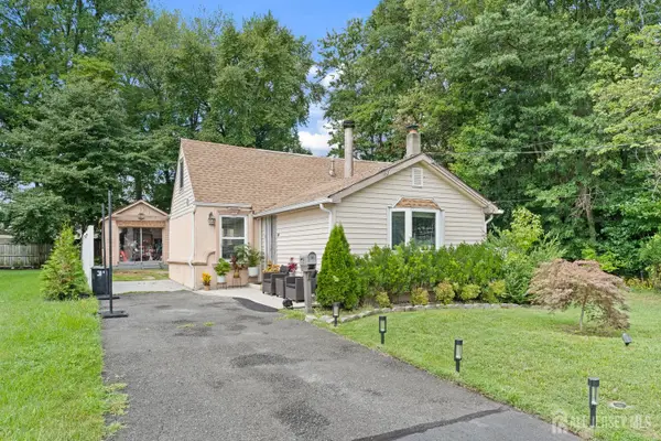 -39 Salem Place, Aberdeen, NJ 07721