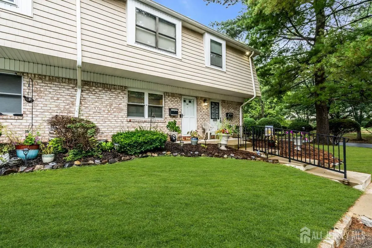 -402 Silver Court, Hamilton, NJ 08690 - #1