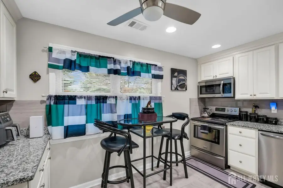 -402 Silver Court, Hamilton, NJ 08690 - #3