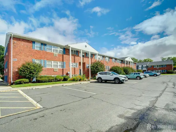 -32-A Woodedge Avenue #8, Edison, NJ 08817