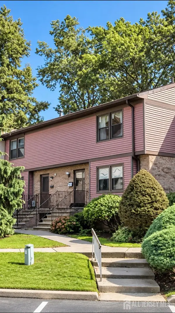 -71 Highview Drive, Woodbridge Proper, NJ 07095