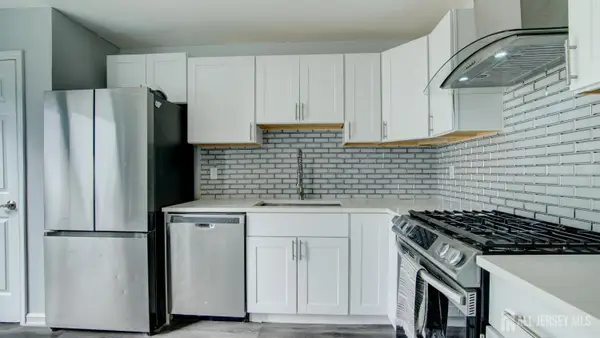 -10 Starlight Court, New Brunswick, NJ 08901