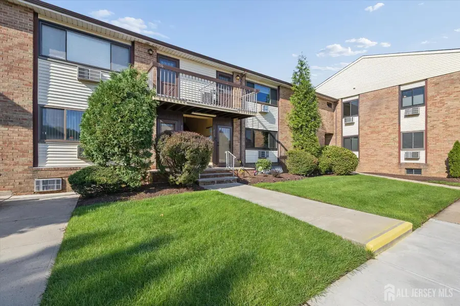 -714 Cricket Lane, Woodbridge, NJ 07095 - #2