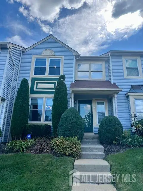 -7 Heritage Square, Sayreville, NJ 08872