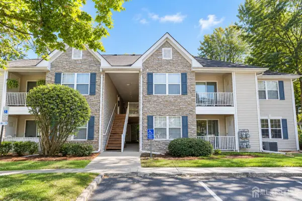 -804 Wedgewood Circle #818, Middletown, NJ 07718