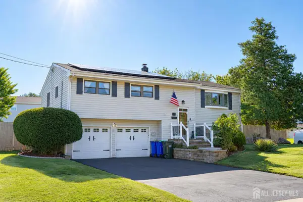 -15 Foxwood Drive, Franklin, NJ 08873