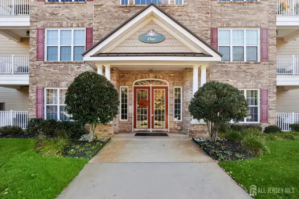 -114 Sophee Lane, Lakewood, NJ 08701