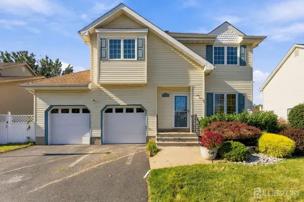 -67 Victoria Way, Sewaren, NJ 07077
