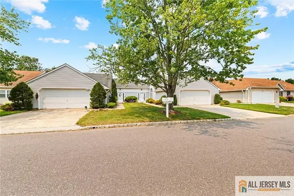 -664 Azalea Plaza #664B, Monroe, NJ 08831
