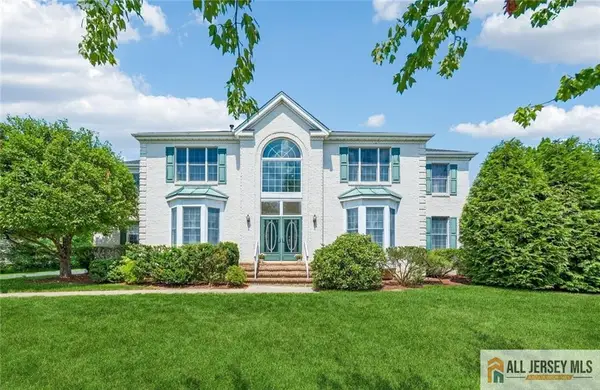 -2 Chamberlin Court, Cranbury, NJ 08512