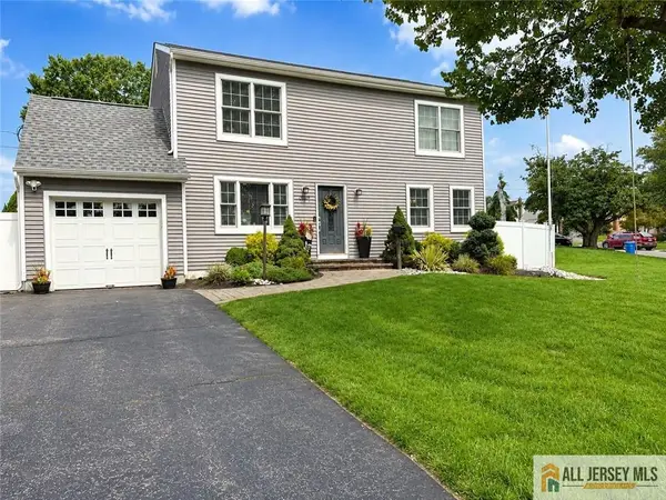 -8 Tanglewood Lane, Colonia, NJ 07067