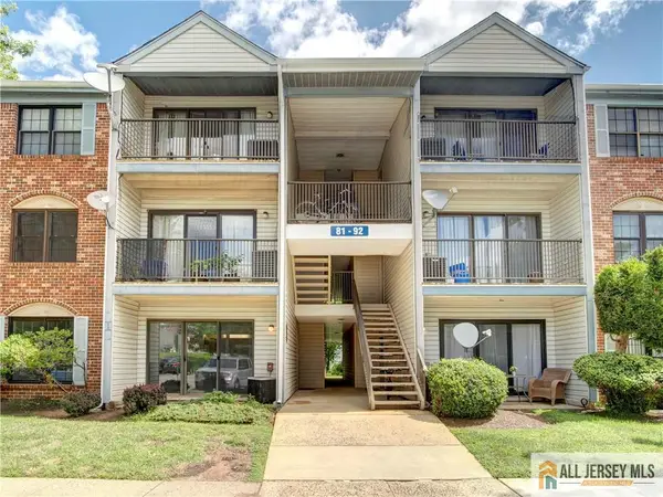 -81 Canterbury Court, Piscataway, NJ 08854