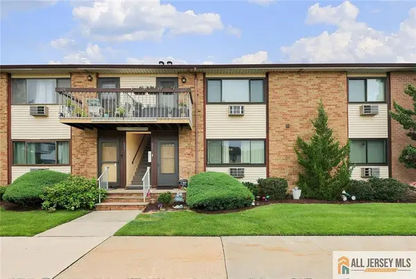 -621 Cricket Lane, Woodbridge Proper, NJ 07095