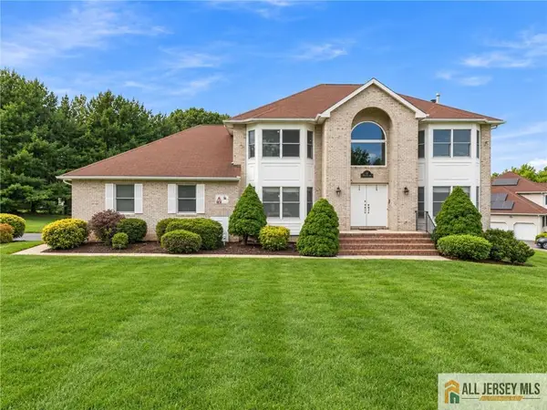 -1 Launcelot Lane, Monroe, NJ 08831