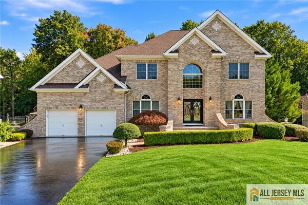 -10 Treetops Drive, Monroe, NJ 08831