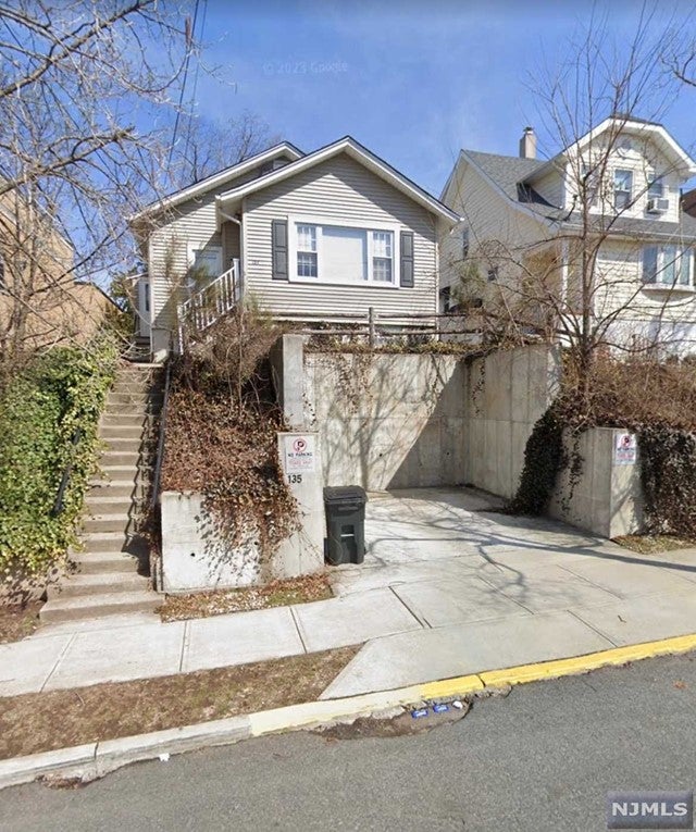 135 East Fort Lee Road, Bogota, NJ 07603 BHGRE