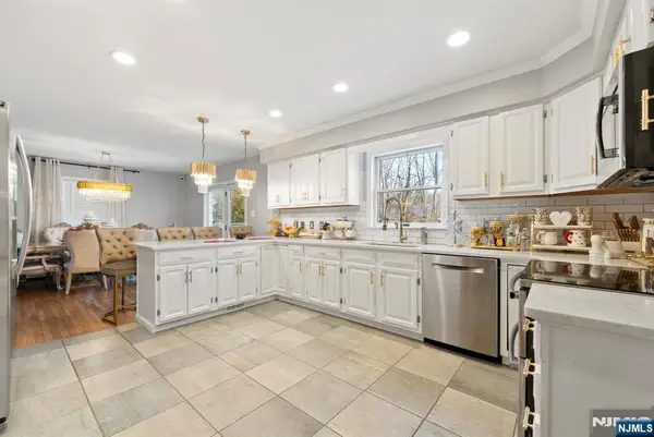 2 Clover Avenue, Mansfield, NJ 07882