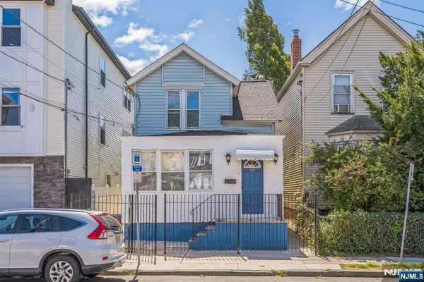 22 Hinsdale Place, Newark, NJ 07104