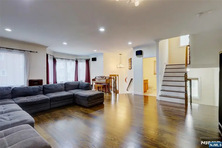 2 Jacobs Landing, Secaucus, NJ 07094 - Image #3