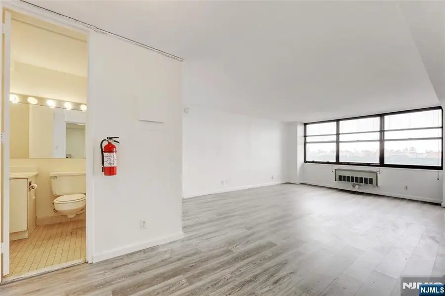 7002 Boulevard East 15p, Guttenberg, NJ 07093 - Image #2