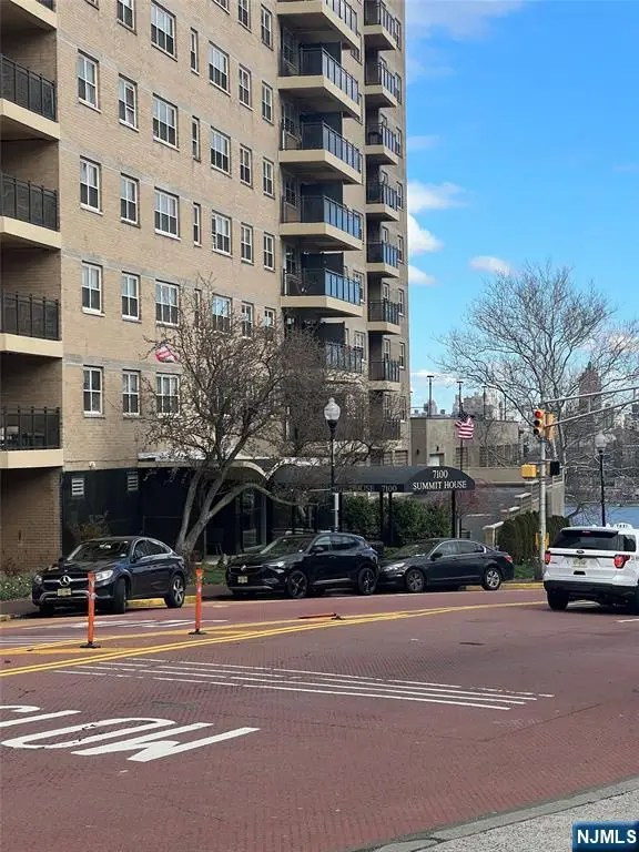 7100 JFK Blvd E 5E, Guttenberg, NJ 07093