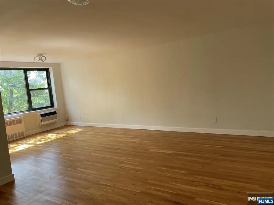 1541 Lemoine Avenue 3A, Fort Lee, NJ 07024 - Image #2