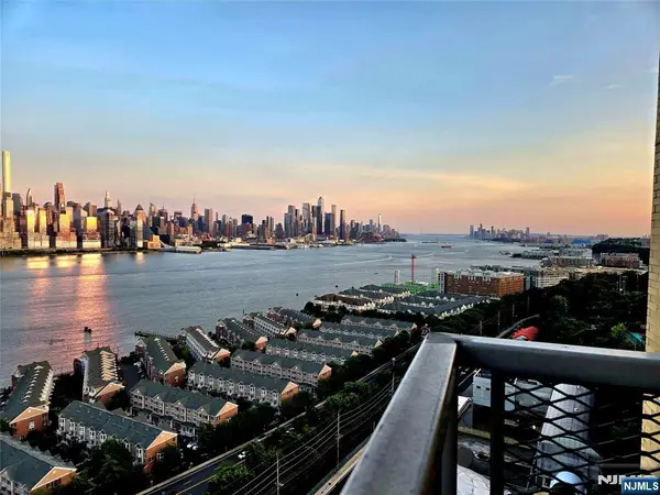 6600 Boulevard East 15D, West New York, NJ 07093