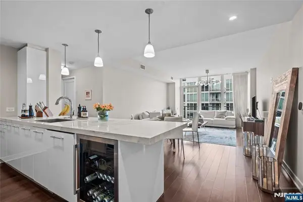 1200 Ave At Port Imperial 504, Weehawken, NJ 07086