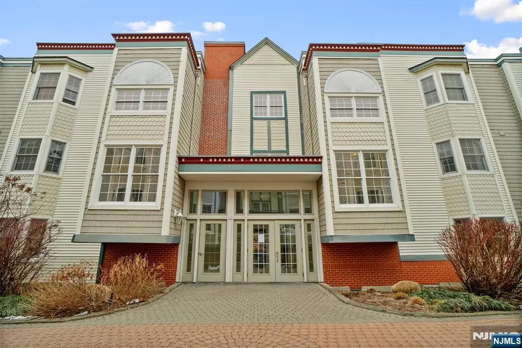 206 The Promenade 206, Edgewater, NJ 07020 - Image #1