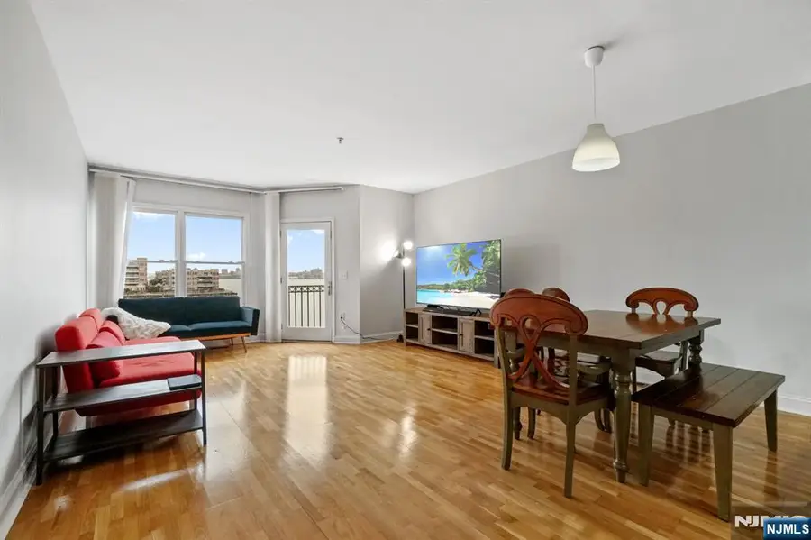 206 The Promenade 206, Edgewater, NJ 07020 - Image #3