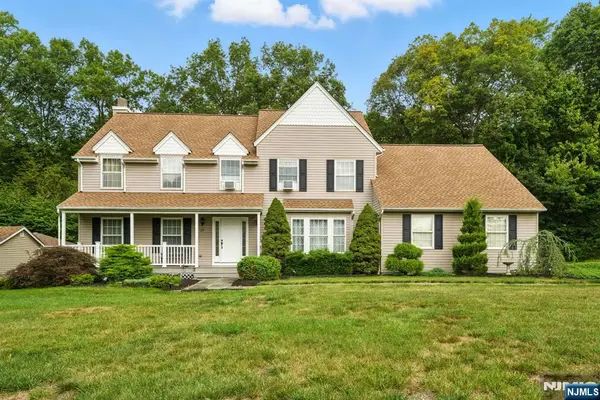 22 Winding Hollow Drive, Jefferson Township, NJ 07438