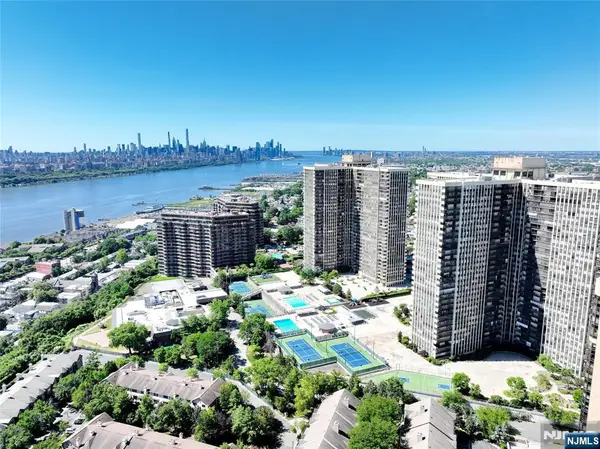 200 Winston Drive 2116, Cliffside Park, NJ 07010