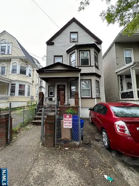323 7th Street, Newark, NJ 07107