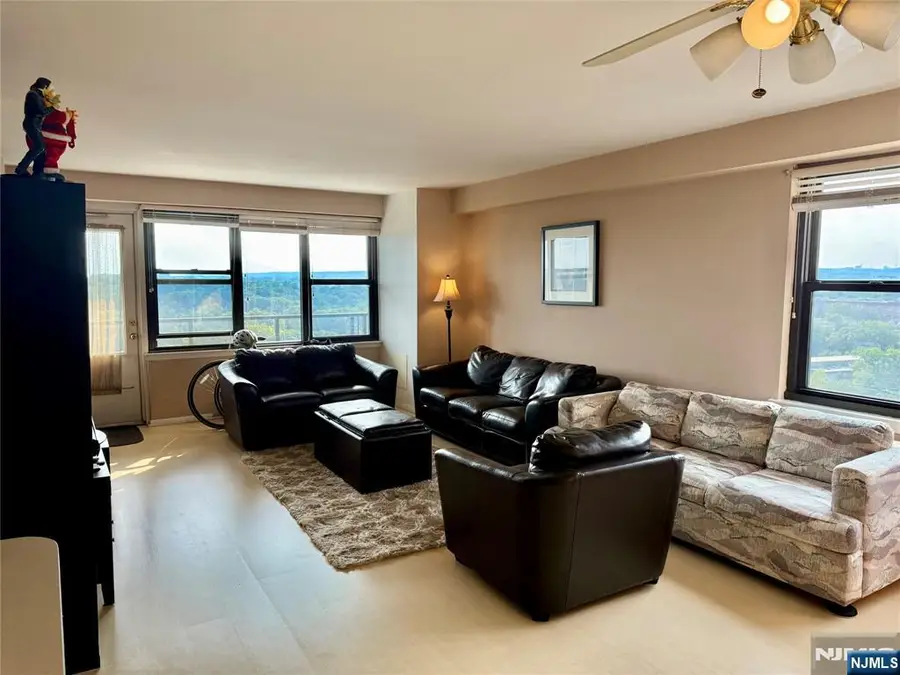 285 Aycrigg Avenue 19G, Passaic, NJ 07055 - Image #3