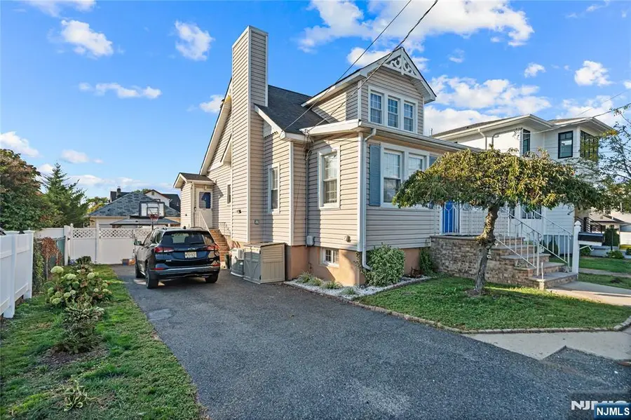 1041 Stonewall Lane, Secaucus, NJ 07094 - Image #2