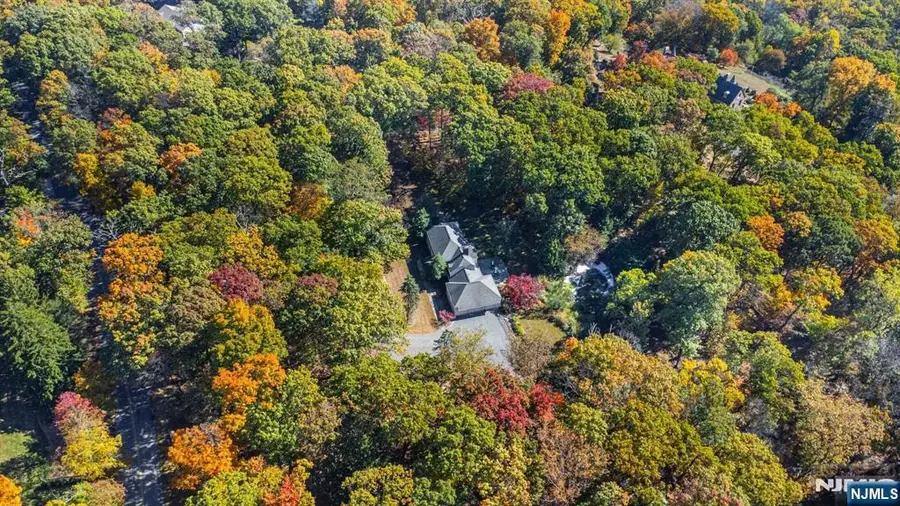 51 Boulderwood Drive, Bernardsville, NJ 07924 - Image #2