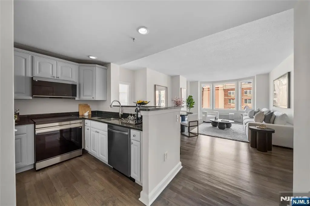 6404 City Place, Edgewater, NJ 07020 - Image #1