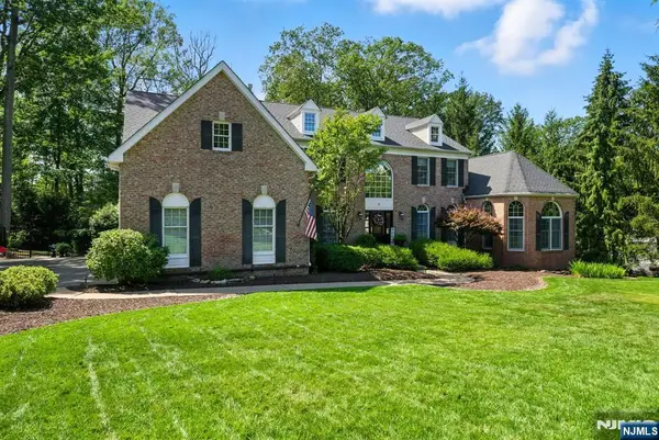 6 Knoll Top Court, Denville Township, NJ 07834