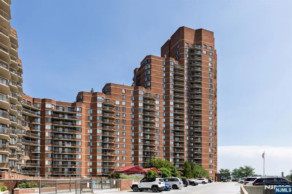 1705 Harmon Cove Tower, Secaucus, NJ 07094 - #1