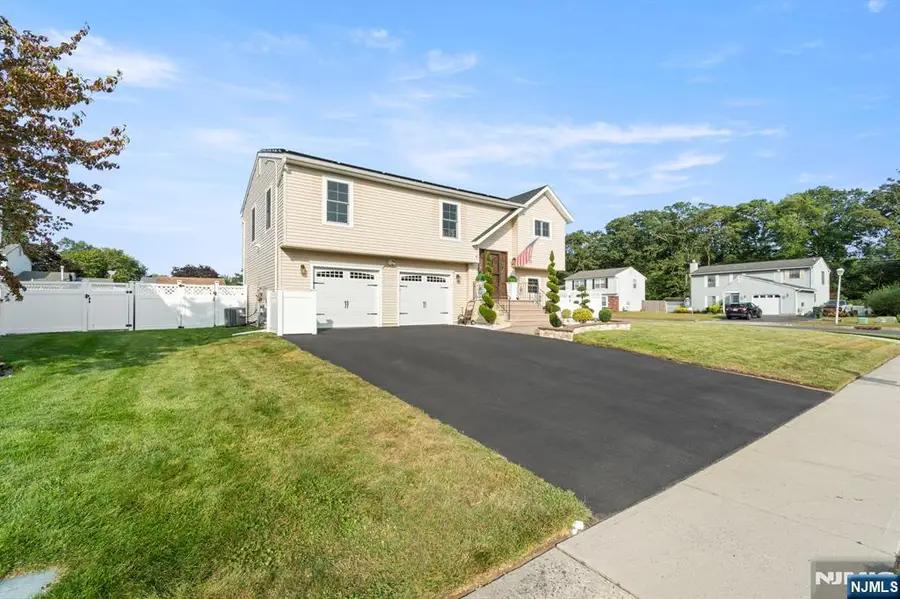 4 Hedgewood Road, Howell, NJ 07731 - Image #2